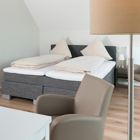 Ostsee - Reetdachhaus Nr 36 "Warder" Im Strand Resort Heiligenhafen Eksteriør billede