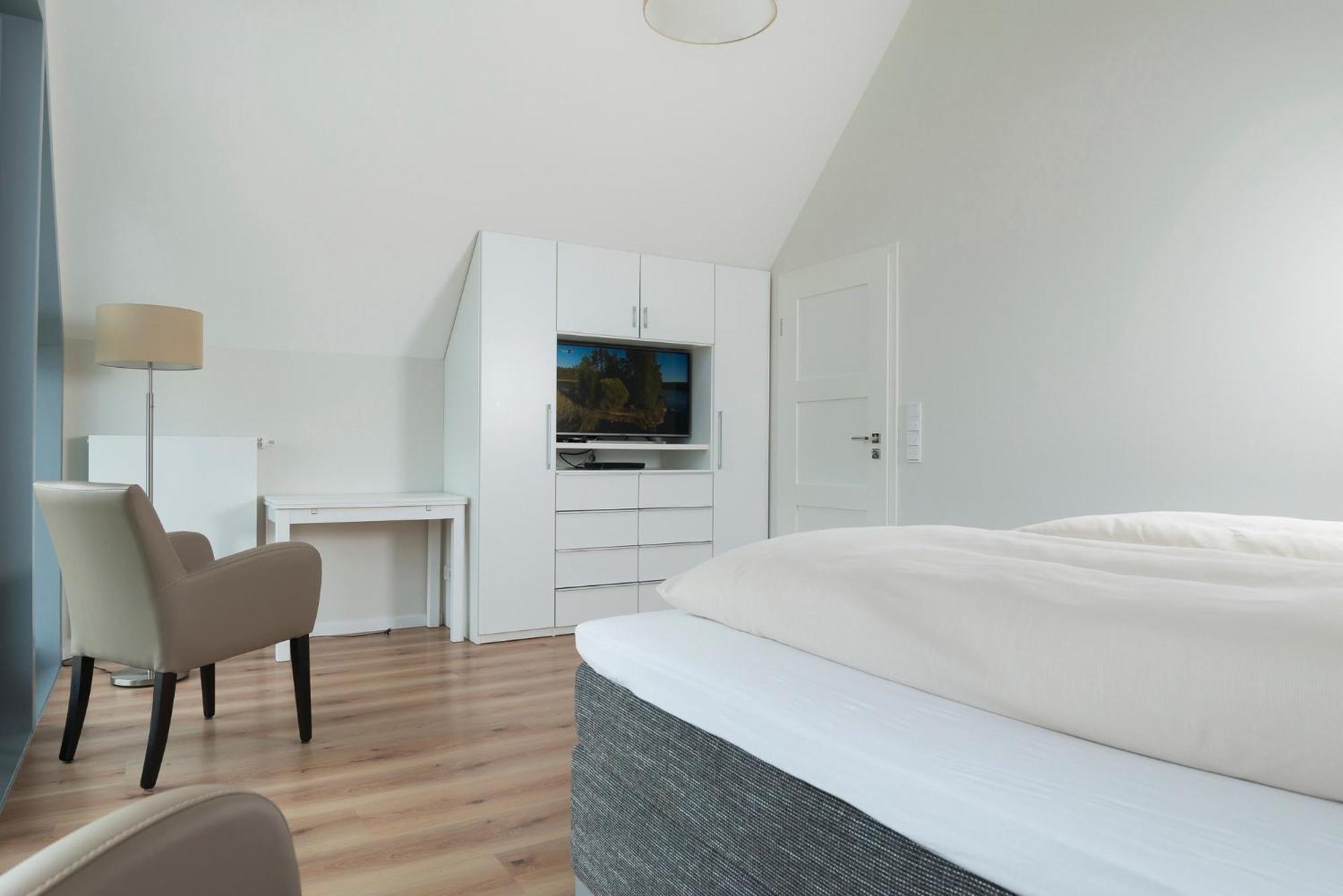 Ostsee - Reetdachhaus Nr 36 "Warder" Im Strand Resort Heiligenhafen Eksteriør billede